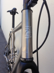 seven axiom disc custom titanium road bike